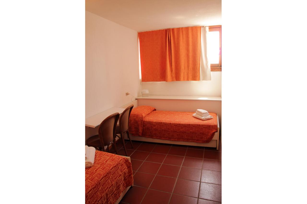 Residence Portolaconia Appartamenti Cannigione Ruang foto
