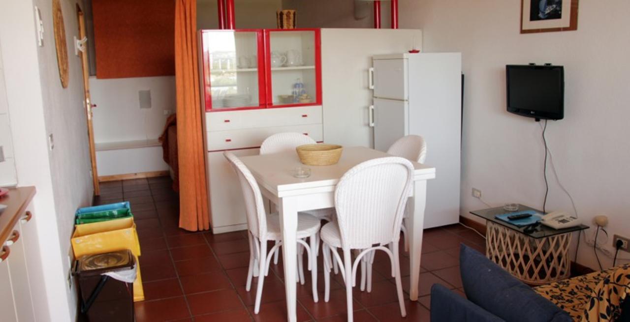 Residence Portolaconia Appartamenti Cannigione Ruang foto