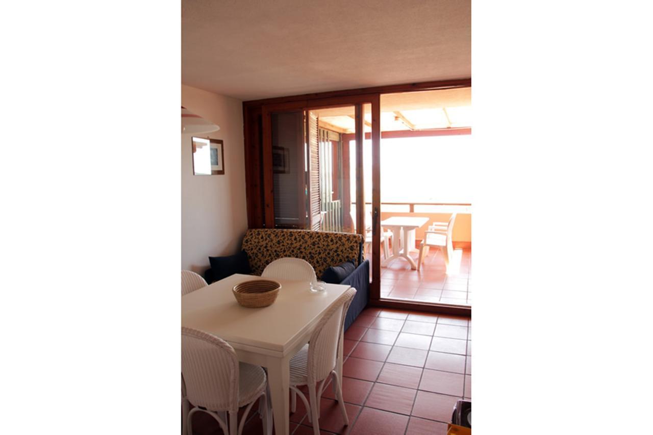 Residence Portolaconia Appartamenti Cannigione Ruang foto