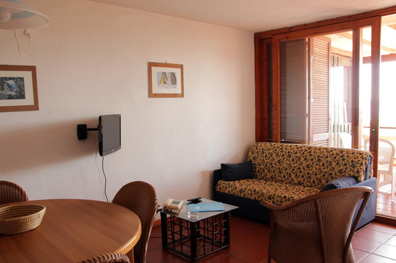 Residence Portolaconia Appartamenti Cannigione Ruang foto