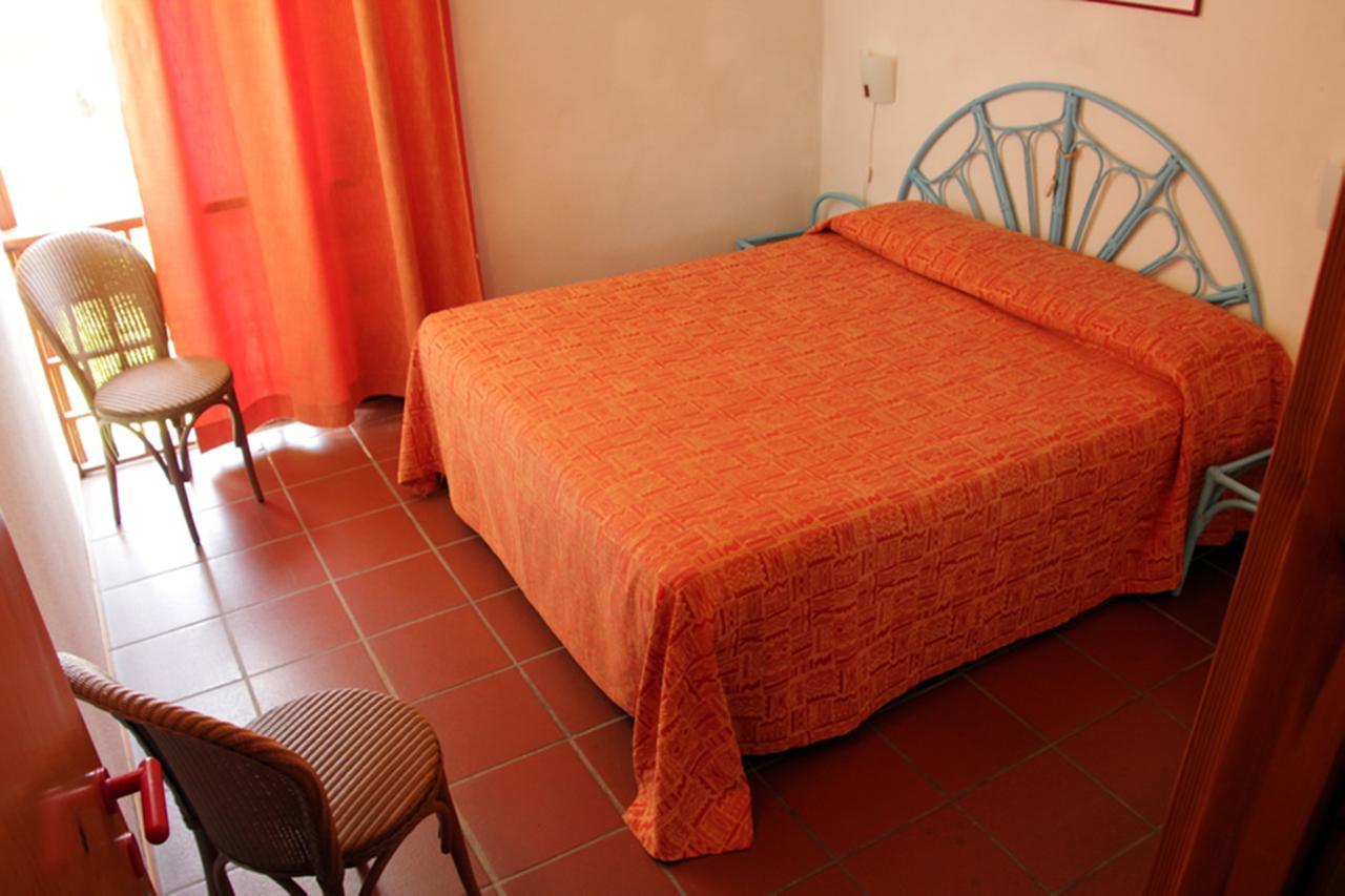 Residence Portolaconia Appartamenti Cannigione Ruang foto