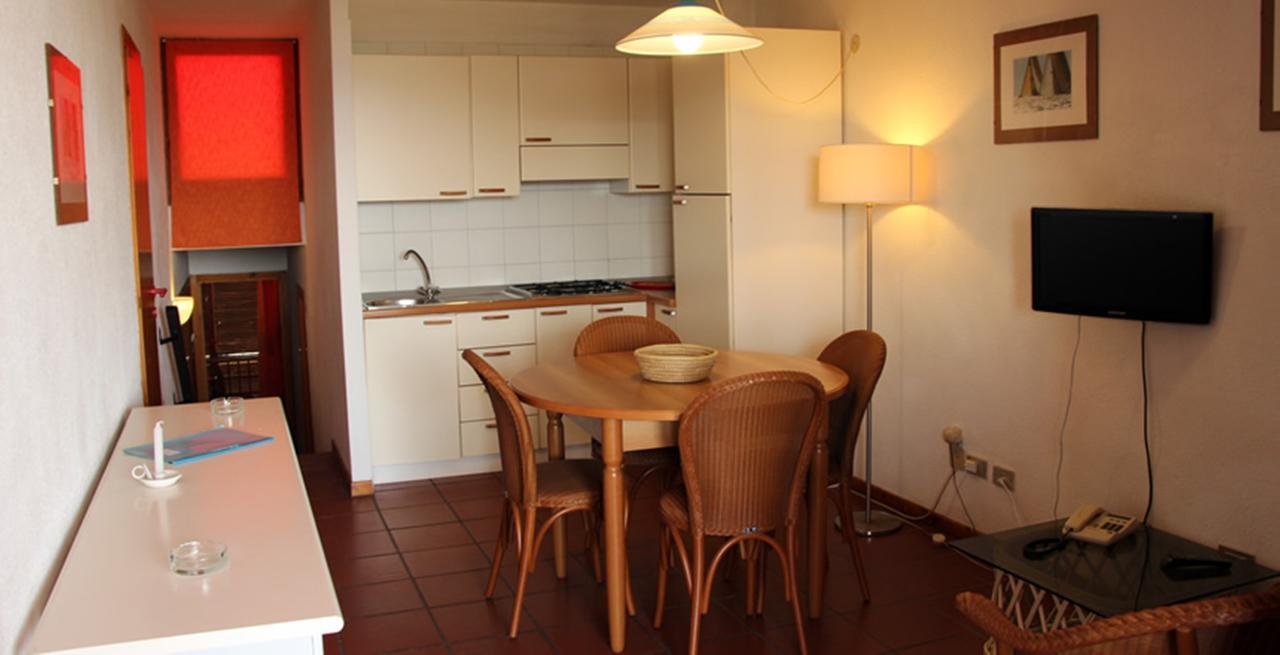 Residence Portolaconia Appartamenti Cannigione Bagian luar foto